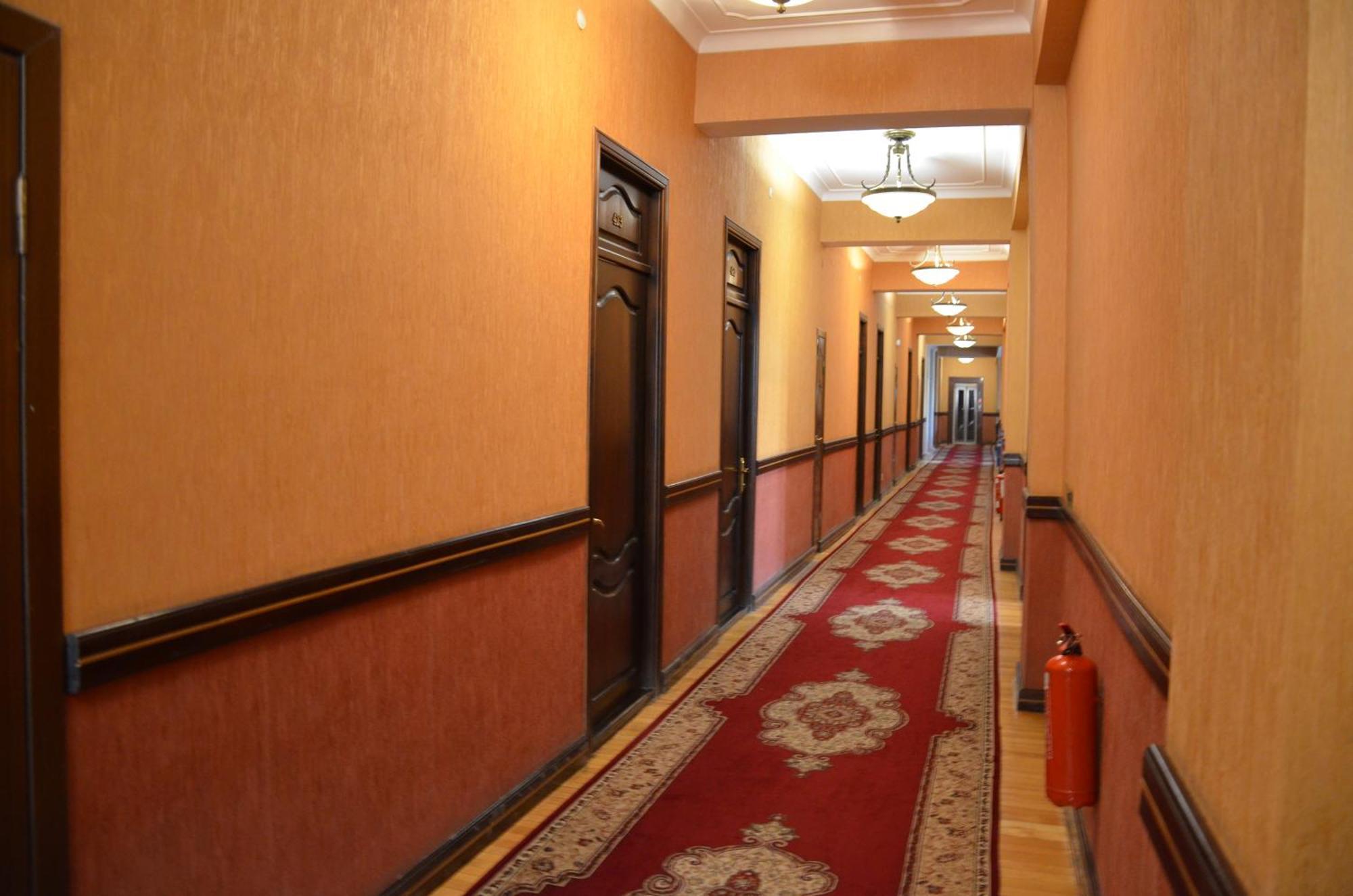 Ganja Hotel Buitenkant foto