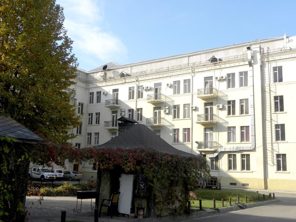 Ganja Hotel Buitenkant foto