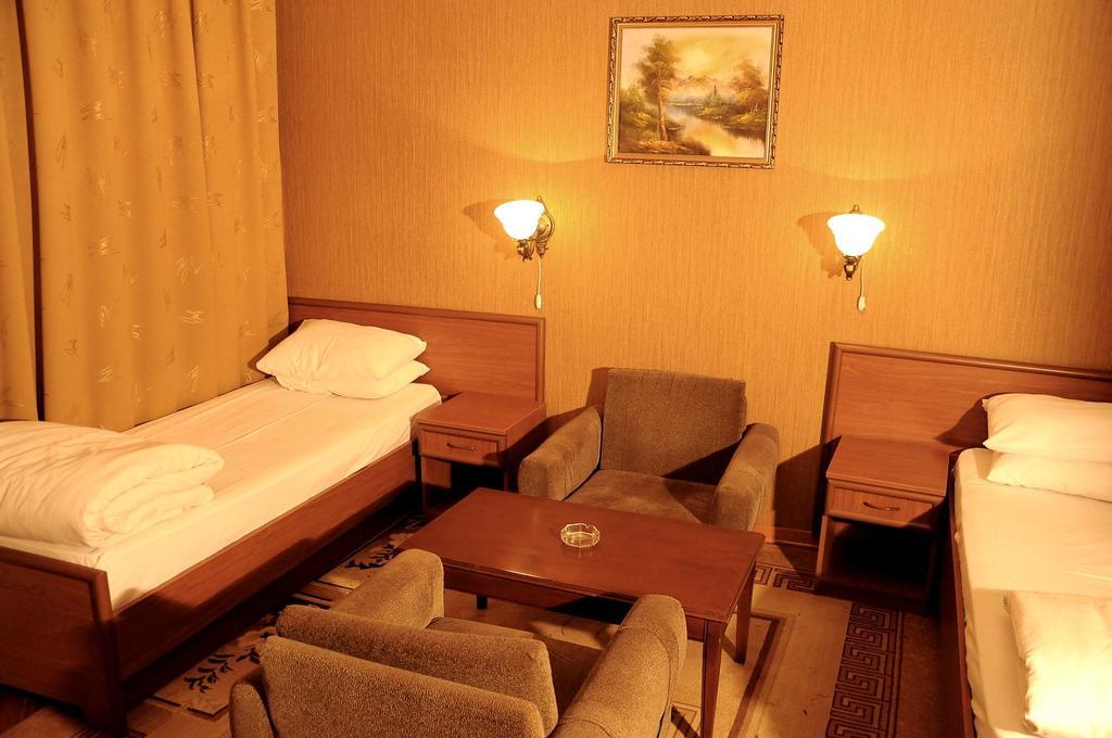 Ganja Hotel Buitenkant foto