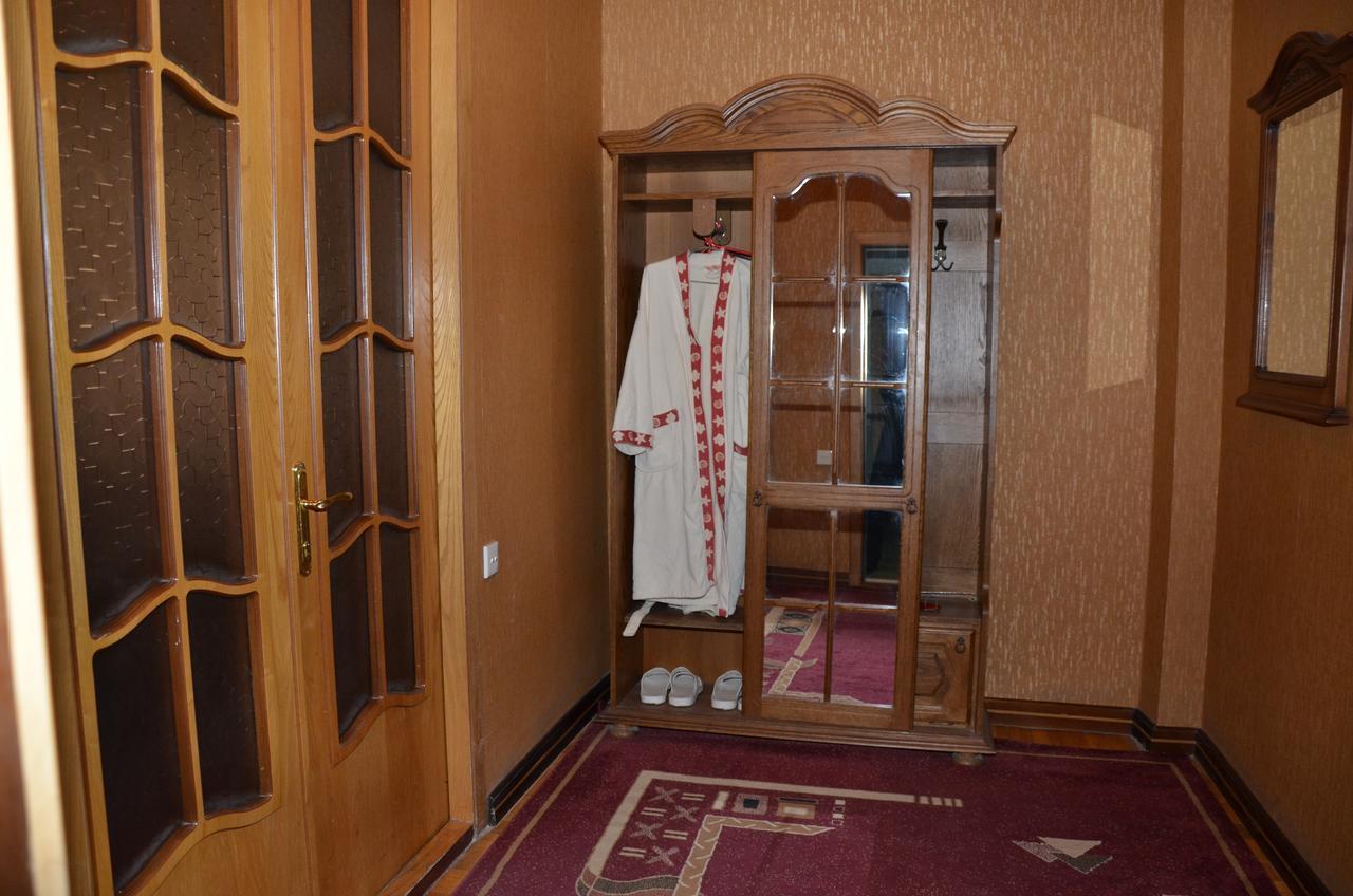 Ganja Hotel Buitenkant foto