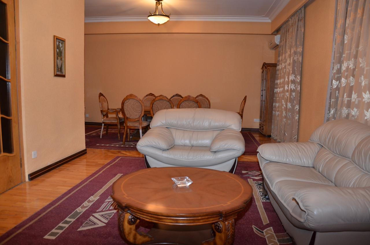 Ganja Hotel Buitenkant foto